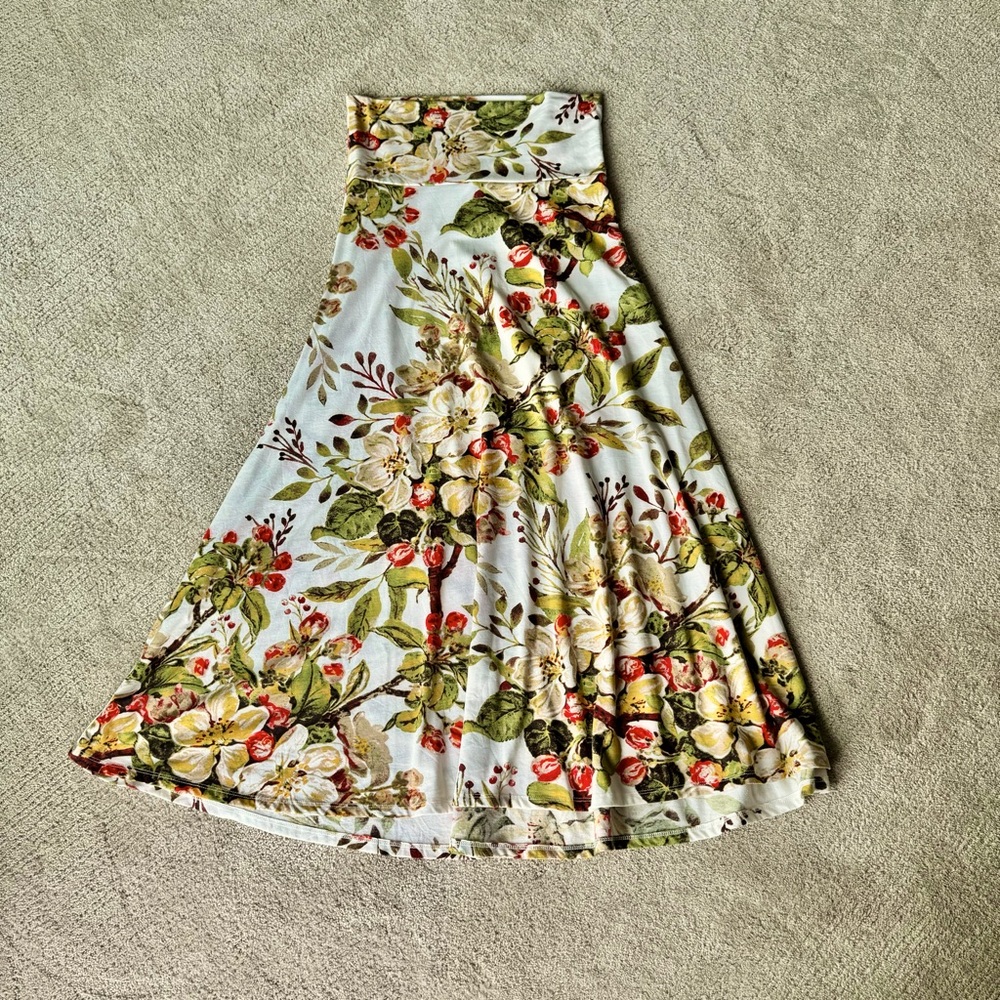 LuLaRoe Maxi Skirt -M